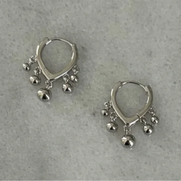 Sterling Silver Triangle Beaded Fringe Hoop Earrings 

Brand New - Picture 4 of 4